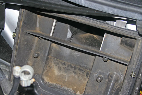 R230 engine bay airduct removed