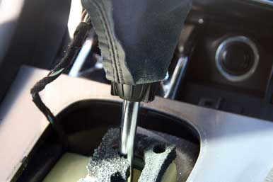 W203 C and CLK gearknbob release catch